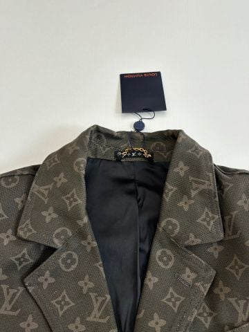 ÁO KHOÁC VEST NAM L V MONOGRAM ALL-OVER PHOM CHUẨN ÂU TÔN DÁNG SANG