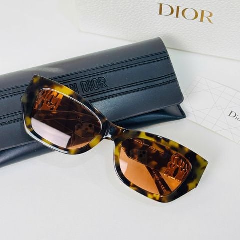 KÍNH RÂM NỮ D R MISSDIOR GỌNG DA BÁO – TRÒNG TRÀ NÂU, LOGO KIM LOẠI NỔI