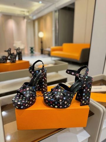 SANDAL CAO GÓT NỮ LV* MONOGRAM – GÓT VUÔNG 12CM, PLATFORM 3.5CM
