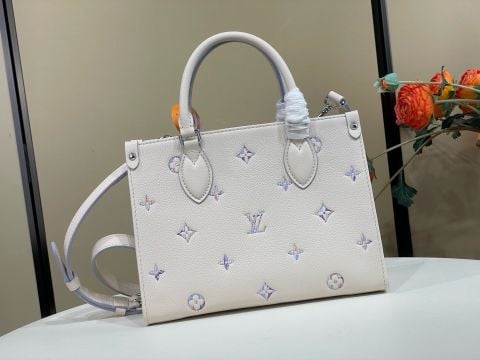 TÚI XÁCH NỮ L V ONTHEGO PM LINK HỌA TIẾT CHUYỂN SẮC TRÊN DA BÒ DẬP NỔI