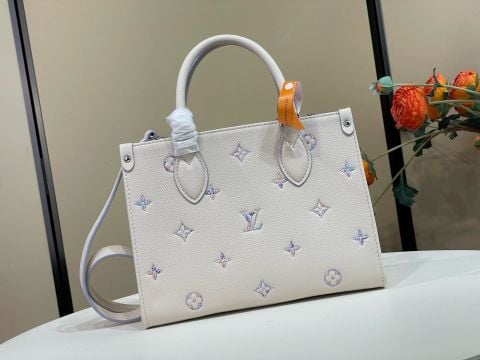 TÚI XÁCH NỮ L V ONTHEGO PM LINK HỌA TIẾT CHUYỂN SẮC TRÊN DA BÒ DẬP NỔI