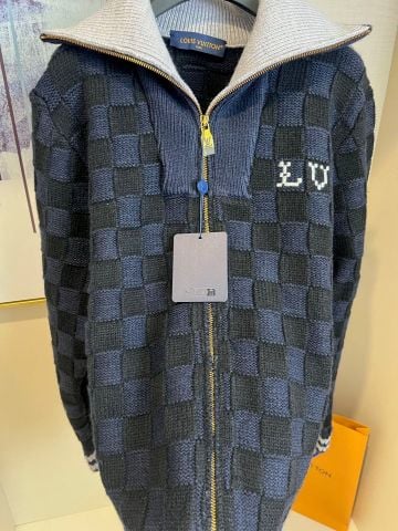 ÁO KHOÁC LEN NAM NỮ L V DAMIER JACQUARD CỔ KHÓA KÉO BO GÂN TẠO DÁNG