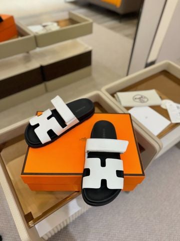 DÉP SANDAL NỮ Herme*s  * CHYPRE MÀU CAM – PHIÊN BẢN MỚI, QUAI CHỮ H BIỂU TƯỢNG, ĐẾ PHẲNG ÊM