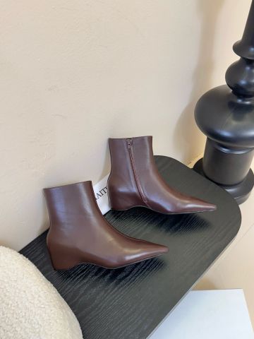 GIÀY BOOT NỮ KHAITEE CỔ NGẮN MŨI NHỌN – TĂNG CHIỀU CAO ẨN, TÔN CHÂN THON