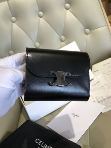 VÍ NỮ CLN LOGO KIM LOẠI CHỮ C SANG TRỌNG – DÁNG GẬP NHỎ GỌN 2050k (HÀNG ORDER QUỐC TẾ)*  Gọn trong lòng bàn tay nhưng “đủ lực” để nâng tổng thể lên một tông sang – tinh tế, chuẩn g