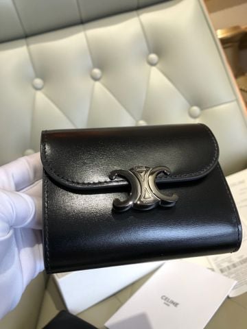 VÍ NỮ CLN LOGO KIM LOẠI CHỮ C SANG TRỌNG – DÁNG GẬP NHỎ GỌN 2050k (HÀNG ORDER QUỐC TẾ)*  Gọn trong lòng bàn tay nhưng “đủ lực” để nâng tổng thể lên một tông sang – tinh tế, chuẩn g