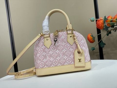 TÚI XÁCH NỮ L V ALMA BB MONOGRAM EMBLÈME JACQUARD THÊU, VIỀN DA BÒ VVN, KÈM DÂY ĐEO
