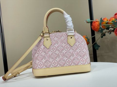 TÚI XÁCH NỮ L V ALMA BB MONOGRAM EMBLÈME JACQUARD THÊU, VIỀN DA BÒ VVN, KÈM DÂY ĐEO