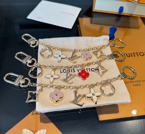 MÓC KHÓA BAG CHARM NAM NỮ L V FLEUR DE MONOGRAM