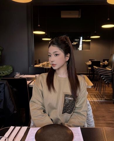 ÁO NỈ NAM NỮ FD PHIÊN BẢN THU ĐÔNG – TÚI NGỰC CANVAS MONOGRAM,