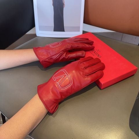 GĂNG TAY NỮ VLTN LOGO V DẬP NỔI – DA CỪU MỊN, LÓT ẤM MÙA LẠNH