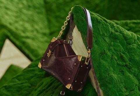 TÚI NỮ L V SIDE TRUNK DA DẦU VÂN NHĂN, KHÓA S-LOCK, PHOM RƯƠNG MINI SANG TRỌNG