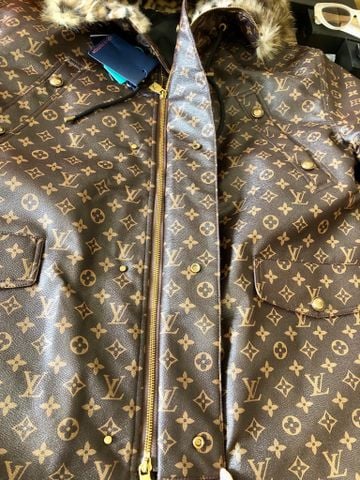 ÁO KHOÁC NAM NỮ L V MONOGRAM PHỐI CỔ LÔNG MŨ LÓT LÔNG HOẠ TIẾT DA BÁO