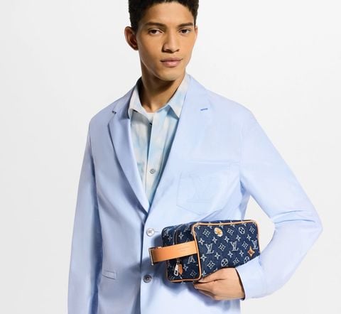 TÚI CẦM TAY NAM NỮ L V LOCKER DOPP KIT MONOGRAM DENIM FLOWERS – PHOM HỘP GỌN SANG, ĐỰNG ĐỒ CÁ NHÂN RẤT TIỆN