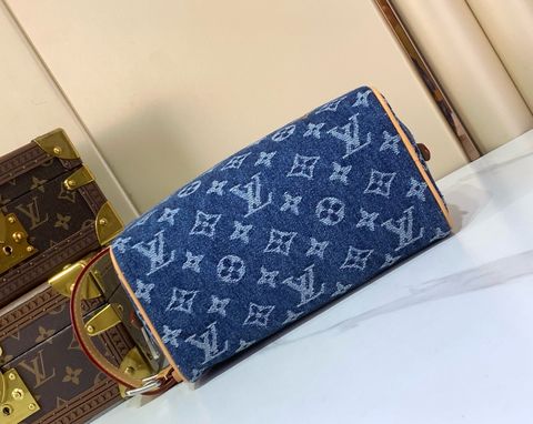 TÚI CẦM TAY NAM NỮ L V LOCKER DOPP KIT MONOGRAM DENIM FLOWERS – PHOM HỘP GỌN SANG, ĐỰNG ĐỒ CÁ NHÂN RẤT TIỆN