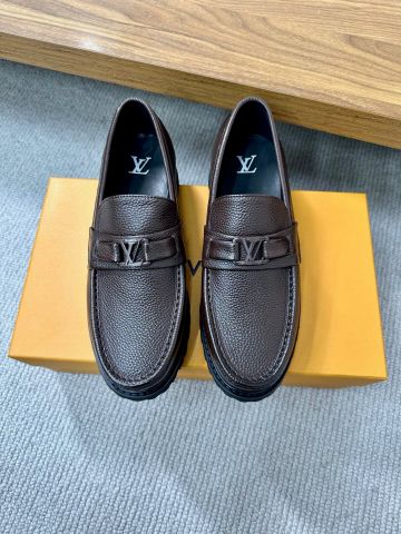GIÀY NAM LOAFER L V KHÓA LOGO KIM LOẠI – PHOM CHUẨN QUÝ ÔNG