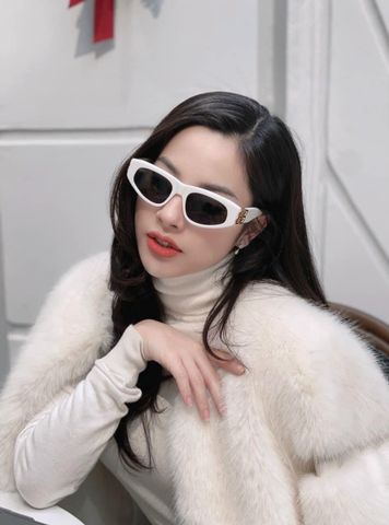 KÍNH MẮT NỮ BLCG* DÁNG CHỮ NHẬT SLIM VIỀN SẮC NÉT, BIỂU TƯỢNG KIM LOẠI SANG TRỌNG