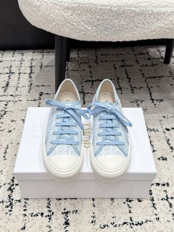 GIÀY SNEAKER NỮ D R WALK’N SERIES THÊU OBLIQUE ĐẾ DÀY ÊM NHẸ