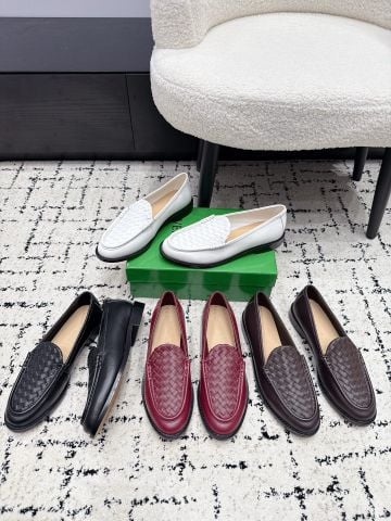 GIÀY LOAFER NỮ B V SILENZIO INTRECCIATO DA CỪU NAPPA PHOM MŨI VUÔNG BO TRÒN