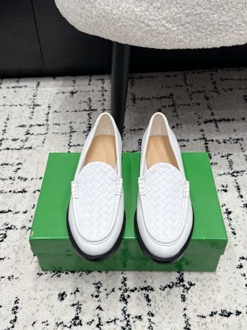 GIÀY LOAFER NỮ B V SILENZIO INTRECCIATO DA CỪU NAPPA PHOM MŨI VUÔNG BO TRÒN
