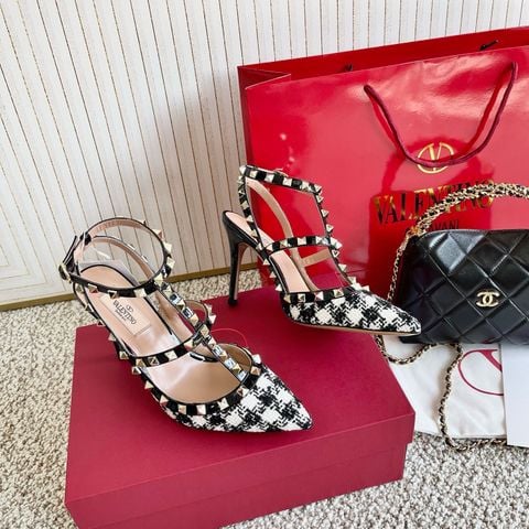 GIÀY CAO GÓT NỮ VALENTINOO* * T-STRAP ĐINH TÁN HOUNDSTOOTH 6.5CM / 10CM