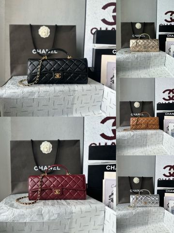 TÚI NỮ C C EAST–WEST CHẦN QUẢ TRÁM, DA CỪU NON PHỐI HARDWARE ÁNH KIM VÀNG