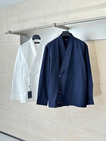 ÁO SƠ MI NAM L V JACQUARD MONOGRAM V-NECK DÁNG HIẾM