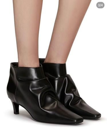 ANKLE BOOTS NỮ T T MŨI VUÔNG XẾP NẾP GÓT KITTEN 4,5CM
