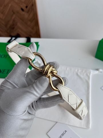 THẮT LƯNG NỮ BV DÁNG MẢNH INTRECCIATO KHÓA NÚT THẮT BIỂU TƯỢNG