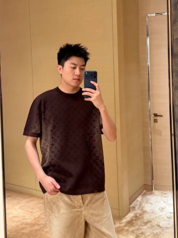 ÁO THUN DỆT KIM NAM NỮ L V HOẠ TIẾT JACQUARD CHỮ NỔI ẨN