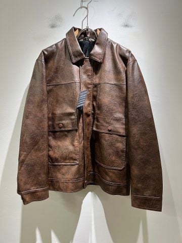 ÁO KHOÁC DA NAM DR DÁNG CỔ BẺ – PHOM ÔM GỌN, DA MỊN MƯỢT, HOÀN THIỆN TINH XẢO