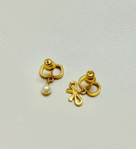 BÔNG TAI NỮ DR CD MINI BOW NƠ NHỎ BẤT ĐỐI XỨNG PHỐI NGỌC TRAI TRẮNG THANH LỊCH