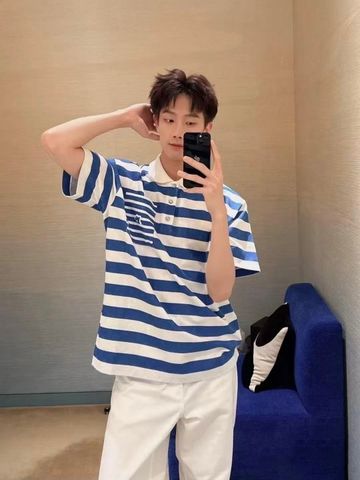 ÁO POLO NAM L V HỌA TIẾT KẺ NGANG JACQUARD – CỔ DỆT RIB GỌN FORM, VIBE TRẺ TRUNG