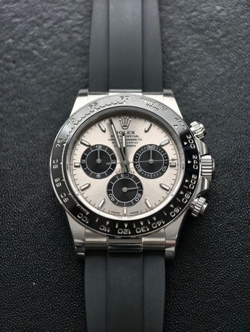 ĐỒNG HỒ NAM RLX DAYTONA MẶT THIÊN THẠCH CHRONOGRAPH VÀNH ĐEN DÂY CAO SU