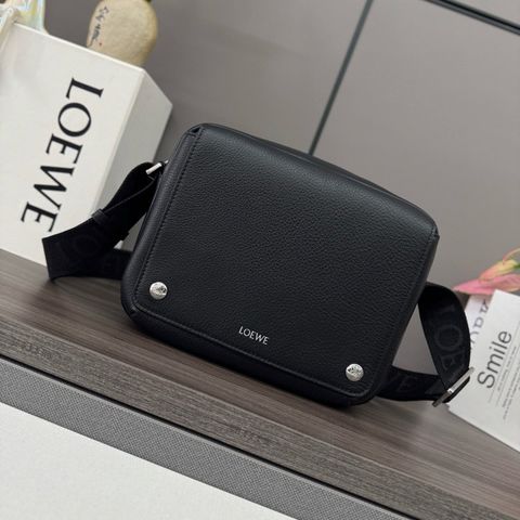 TÚI ĐEO CHÉO NAM Loe*We* PEBBLE DA BÊ HẠT MỀM