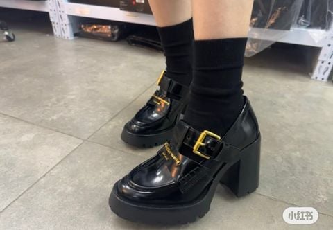 GIÀY CAO GÓT NỮ AW DÁNG LOAFER KHÓA KIM LOẠI – ĐẾ PLATFORM GÂN & GÓT VUÔNG TÔN DÁNG