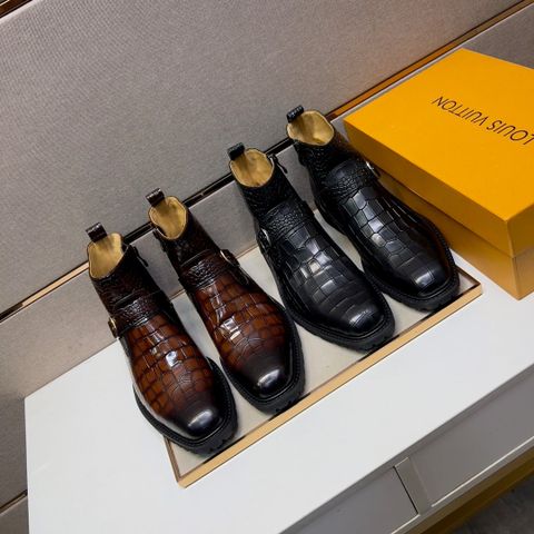 BOOT NAM L V DẬP VÂN CÁ SẤU – PHOM CAO GỌN GÀNG, KHÓA CÀI SIGNATURE