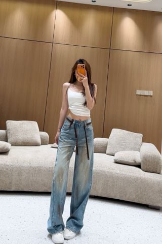 QUẦN JEANS NỮ ỐNG RỘNG HIỆU ỨNG NGHỆ THUẬT – ĐAI VẢI THÊU CHỮ