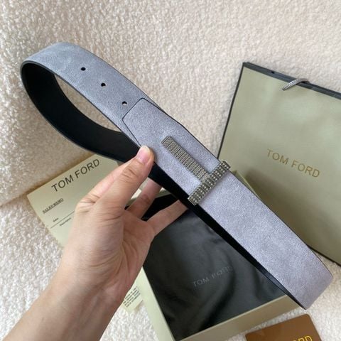 Thắt lưng Tom* Ford* được chế tác từ da bê cao cấp hai mặt