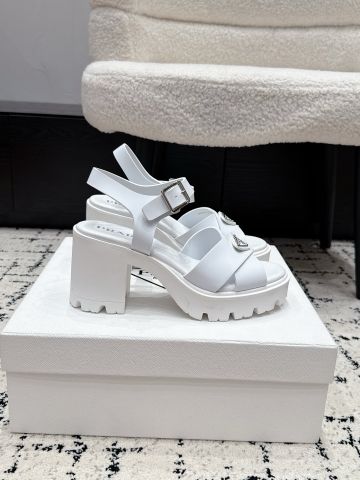 SANDAL NỮ CAO GÓT ĐẾ CHUNKY QUAI CHÉO KIM LOẠI TAM GIÁC – GÓT 8,5CM