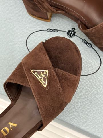 SANDAL CAO GÓT P R TRIANGLE LOGO CROSS-STRAP GÓT TRỤ 7,5CM DA LỘN SUEDE