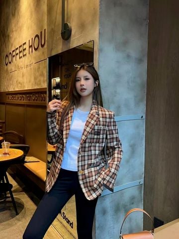 ÁO BLAZER NỮ MIU* KẺ CARO CỔ VE LẬT PHỐI VIỀN DA, PHOM ĐỨNG TÔN DÁNG