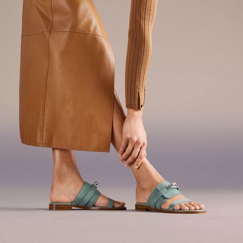 DÉP NỮ H M NINA SANDAL SUEDE GOATSKIN – KELLY BUCKLE, ĐẾ DA, GÓT 1CM