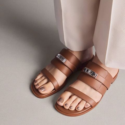 DÉP NỮ H M NINA SANDAL – SWIFT CALFSKIN, KELLY BUCKLE, ĐẾ DA PHOM BỆT THANH LỊCH
