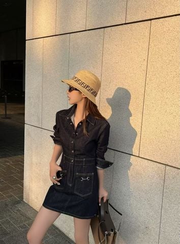 ƯU ĐÃI ĐẶC BIỆT | ĐẦM SƠ MI DENIM NỮ G C DÁNG NGẮN – CHIẾT EO TÔN DÁNG, HORSEBIT KIM LOẠI