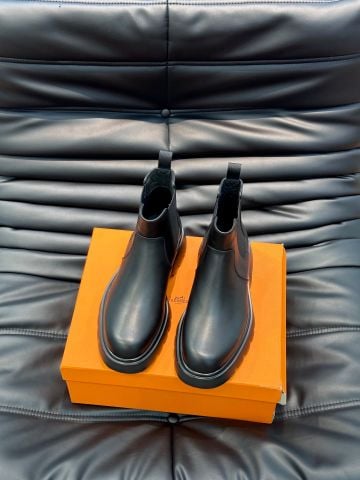 BOOT NAM H M CHELSEA TỐI GIẢN – DA NAPPA THƯỢNG HẠNG, ĐẾ CAO SU VÂN NỔI ĐẦY UY LỰC