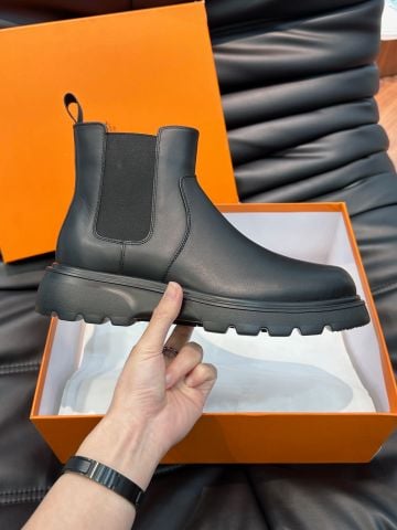 BOOT NAM H M CHELSEA TỐI GIẢN – DA NAPPA THƯỢNG HẠNG, ĐẾ CAO SU VÂN NỔI ĐẦY UY LỰC