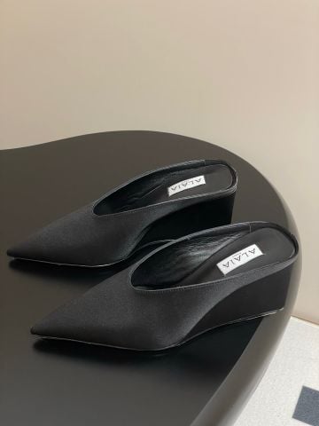 GIÀY SỤC CAO GÓT NỮ AL – GÓT LẬP THỂ 7.5CM KIẾN TRÚC, MŨI NHỌN SANG MẢNH, SATIN CO GIÃN ÔM CHÂN