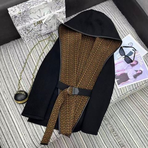 ÁO KHOÁC DÁNG DÀI NỮ DIO* MŨ TRÙM HAI MẶT LEN LÔNG CỪU DỆT LOGO THẮT ĐAI EO