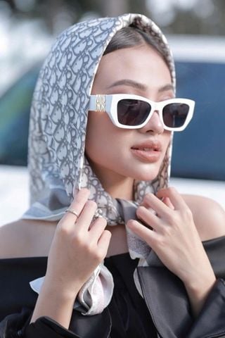 KÍNH MẮT NỮ DR DÁNG GÓC CẠNH BẢN DÀY, THẦN THÁI SANG NỔI BẬT